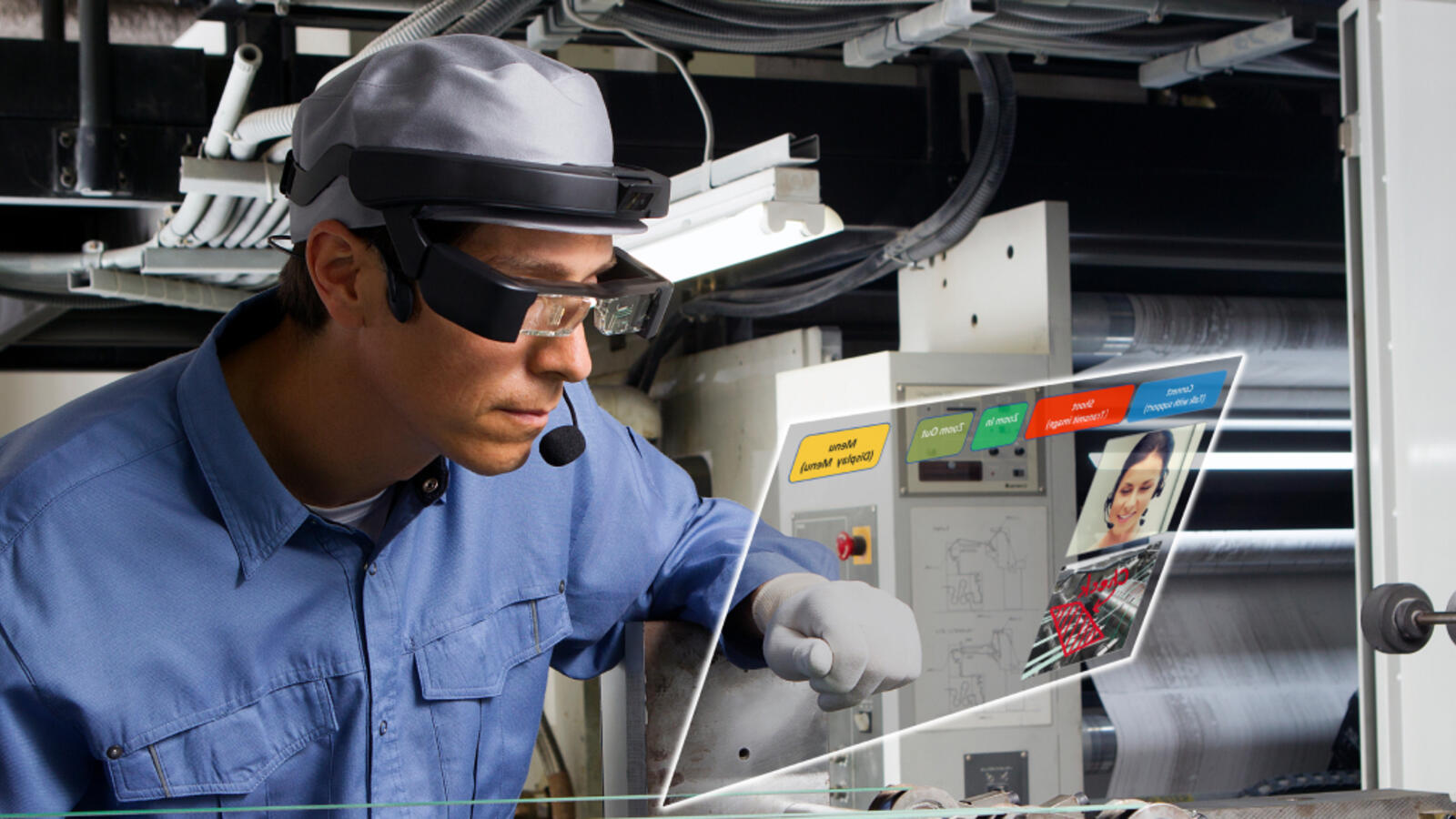 Een man die een slimme bril gebruikt